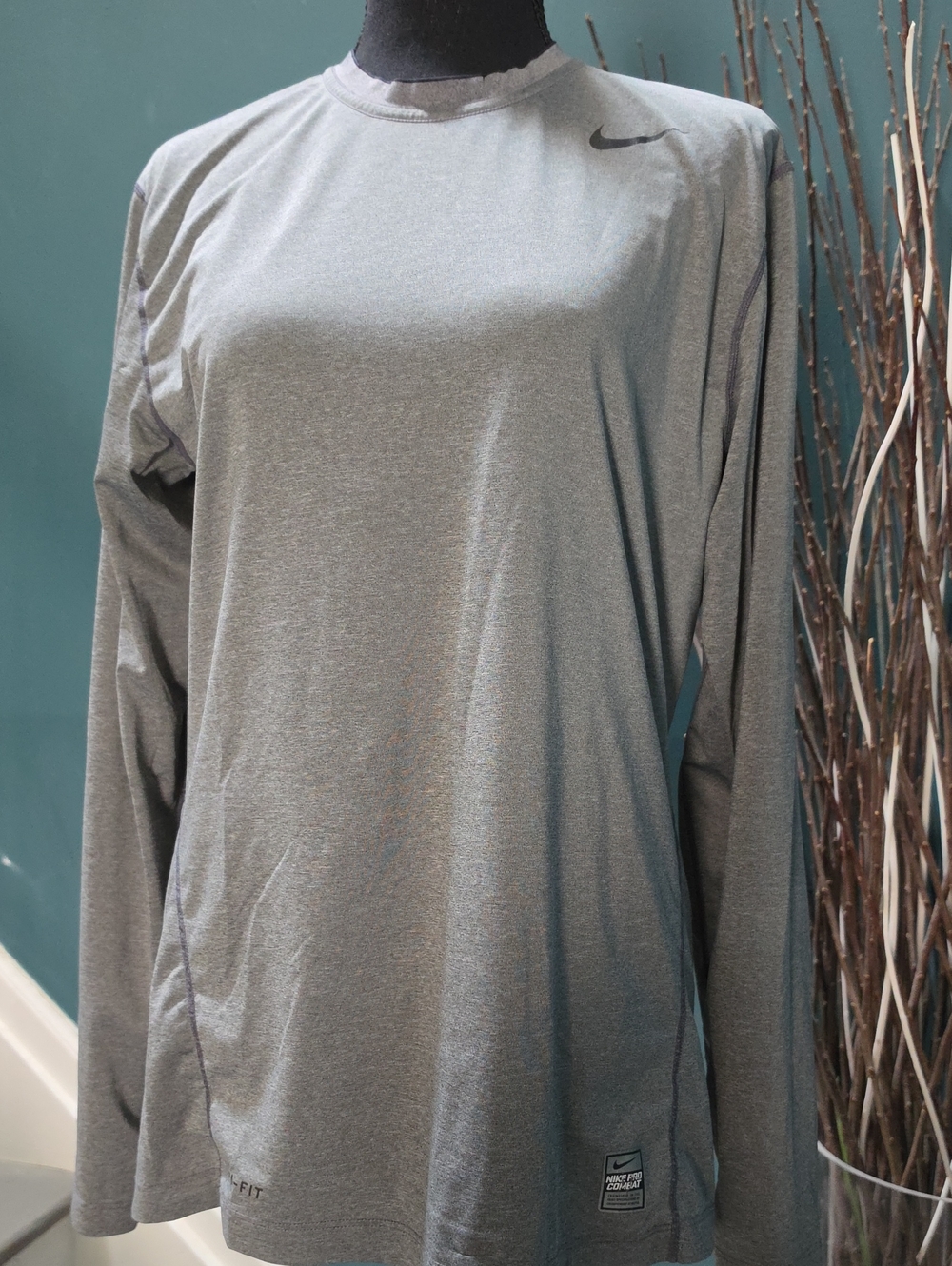 Nike Men’s Long Sleeve Dri-FIT Performance Shirt - Gray